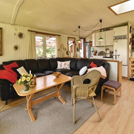 Five Bedroom Holiday In Millinge