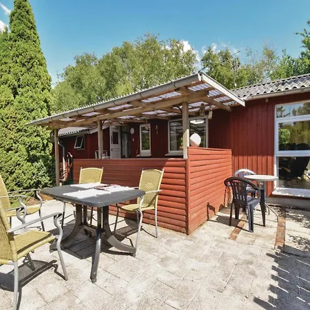 Five Bedroom Holiday In Millinge