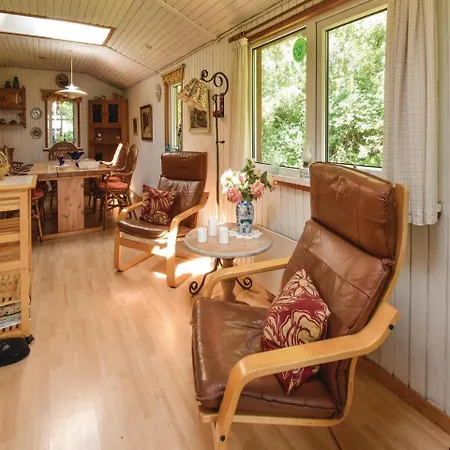 Five Bedroom Holiday In Millinge