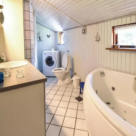 Five Bedroom Holiday In